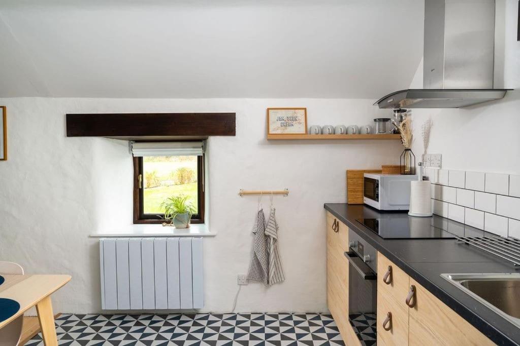 Porthcurno Barns, The Cart Lodge - Cosy Cottage, Walk To Porthcurno Beach, Pedn Vouder & Minack Theatre Penzance Eksteriør billede