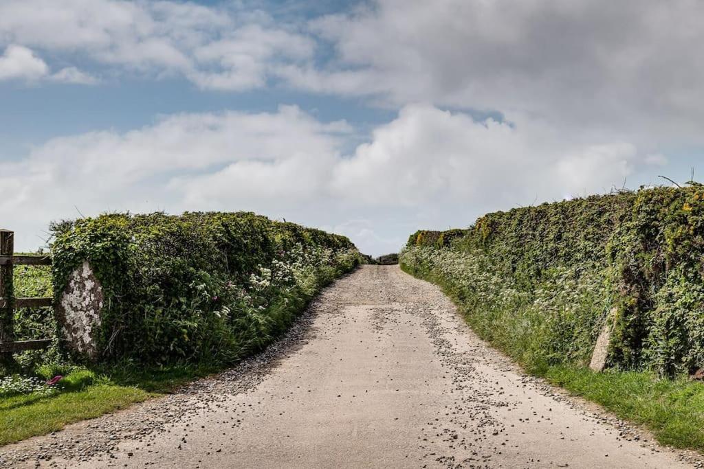 Porthcurno Barns, The Cart Lodge - Cosy Cottage, Walk To Porthcurno Beach, Pedn Vouder & Minack Theatre Penzance Eksteriør billede